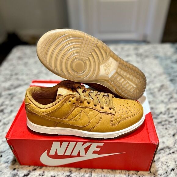 Nike Dunk Low “Wheat” Size 7.5W - Picture 3 of 3